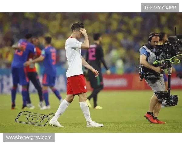 莱万多夫斯基青训成长历程回顾，展现其从小球场到国际巨星的蜕变过程