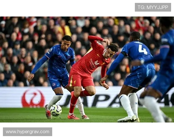 利物浦重返英超争冠行列,球队实力与赛季走势逐步反映关键变化 利物浦重返英超争冠行列,球队实力与赛季走势逐步反映关键变化